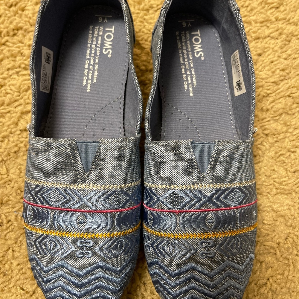 TOMS Y shoe